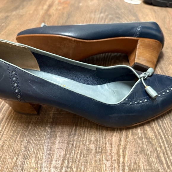 Amalfi 10.5B “Amanda” EUC Blue tassel small heels with  Decorative Perforations - Picture 12 of 14